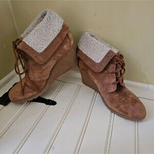 Nautica: Rendon Wedge Ankle Boots, Tan with off-white Sherpa Lining. Size 9.5